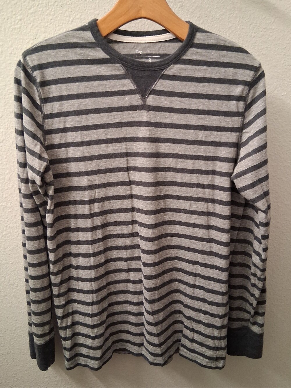 Gap Mens Gray And Black Striped Long Sleeve Top Small